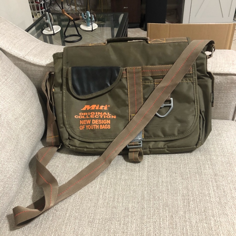 Olive Laptop/crossbody bag